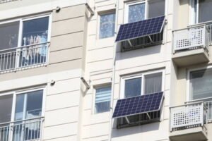 Window_solar_power_apartment 